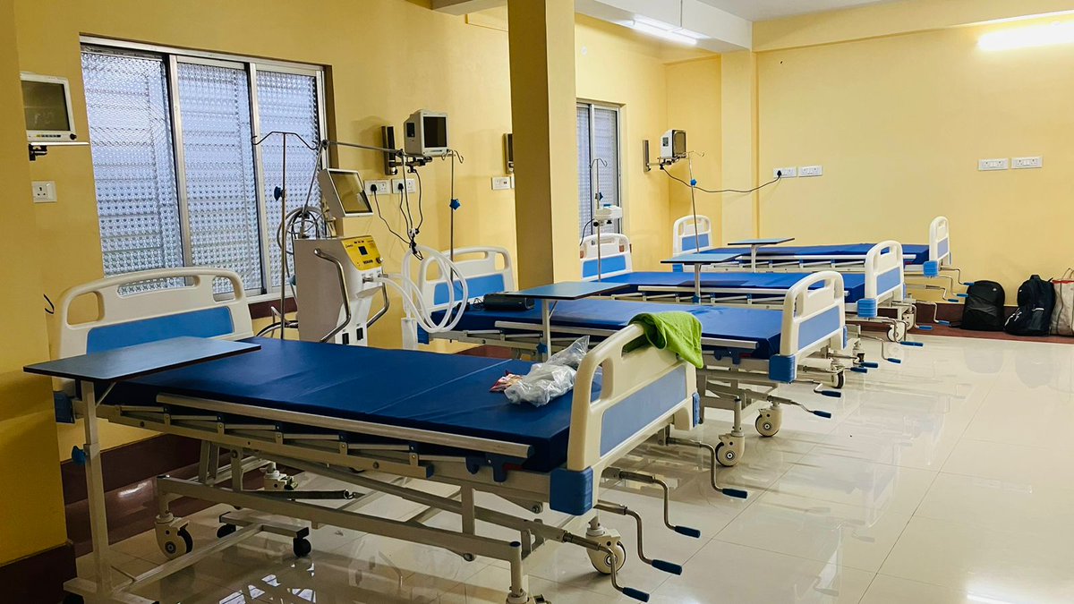 GlamaticPharma's tweet photo. ICU BED FIVE FUNCTIONAL MANUAL

Frame made of strong rectangular CRCA pipe
Uniformly perforated Four Sectional CRCA Sheet top
ABS molded head and foot panels
ABS side safety railing
Overall size: 220 L * 100 W  * 60-80 H cm
Pretreated and Epoxy Powder Coated https://t.co/Cyxnh9tURj