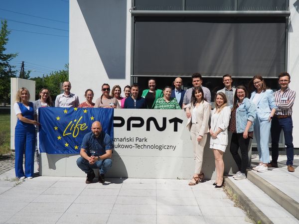 Prace w projekcie Life After Coal trwają! W naszym Parku gościliśmy Konsorcjantów projektu oraz Urząd Marszałkowski Województwa Wielkopolskiego, który jest liderem przedsięwzięcia. W trakcie spotkania omówiono szczegóły związane z finansowaniem oraz działania konsorcjantów.