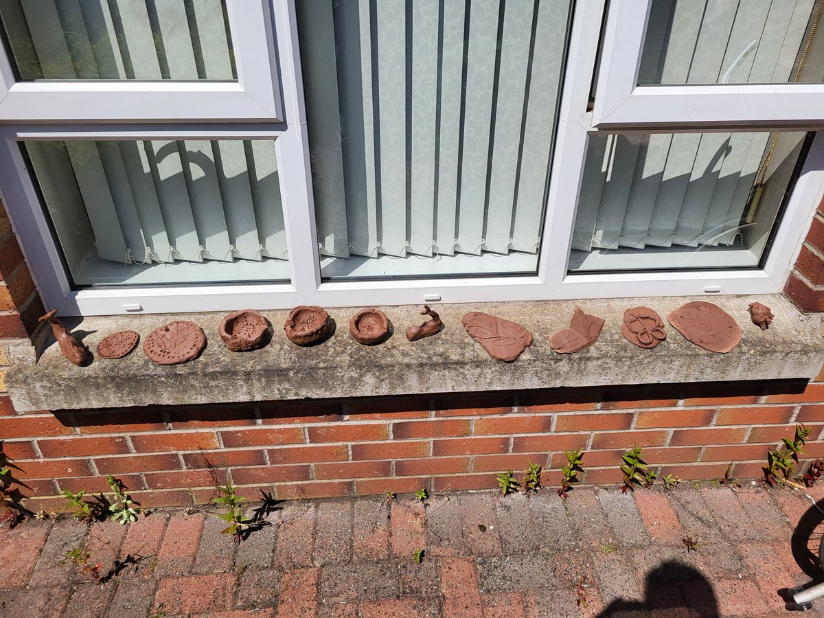 Tom__Cummings's tweet photo. Lovely afternoon in the sun at Ardnaclowney today - Planting Sunflowers and creating clay masterpieces! Great to see some new faces too 😊

(The less said about my whale the better though! 🤣🐋)

Huge thanks to Lynsey from Colin Wildlife Group for leading a great event! 🌻 https://t.co/gPcxrTzueL