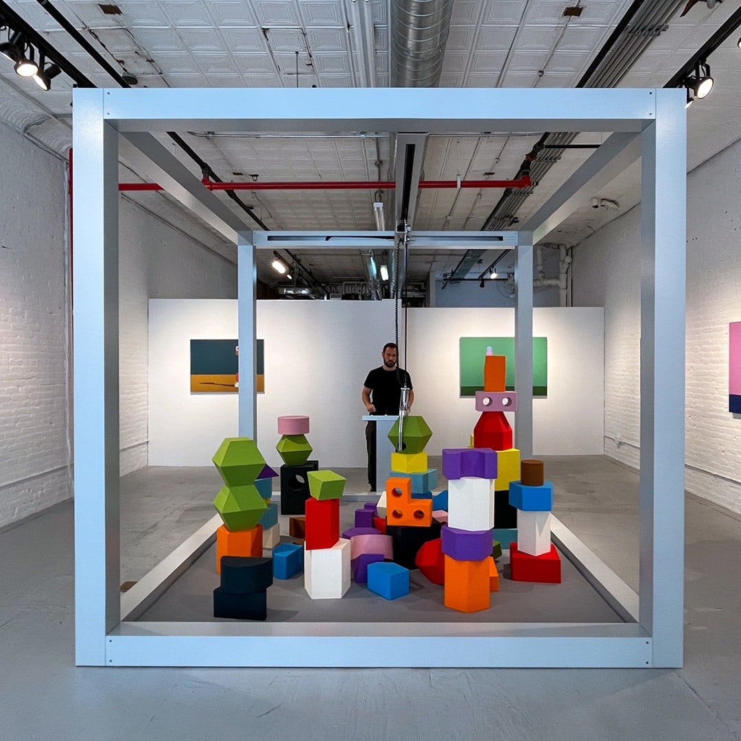 If you're in NYC this looks fun. A giant grabbing machine, for picking up coloured shapes.

Part of a show by Jennifer Marman and Daniel Borins.
cristintierney.com/artists/58-jen…