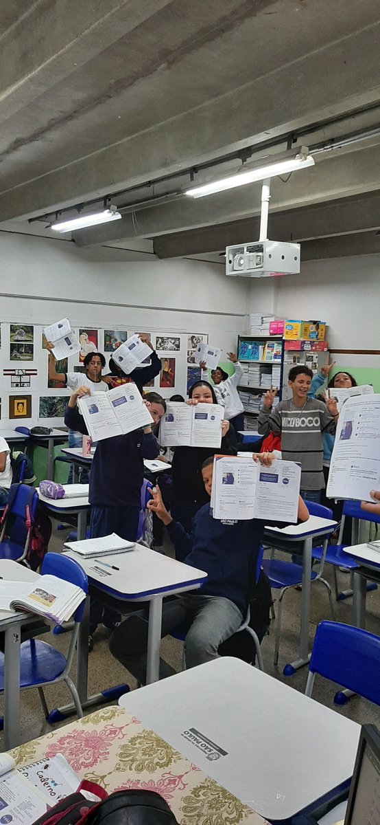 Bastetfofinho's tweet photo. @sampritibh @hydroswarm We are studying right now your post here in Brasil at classroom. #brazil2023 #school https://t.co/TXMGr95JJG