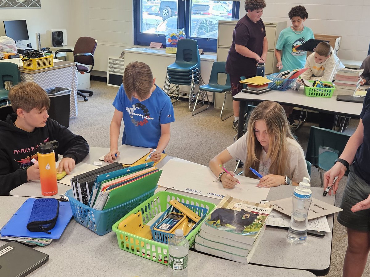 MrsHayesMPS's tweet photo. Math Teamwork! #mathrules #mathrockstars #wearemillpond @PrincipalMPES https://t.co/vkvh9a3uW4