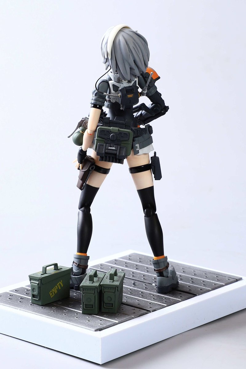 DFbF89M804bFNEi's tweet image. ジオン軍女兵士。
アルシアと30MSのMIXです。かわいい顔してめちゃくちゃ強いのです！
#ARSIA #30MS #RISHETTA #ジオン軍
