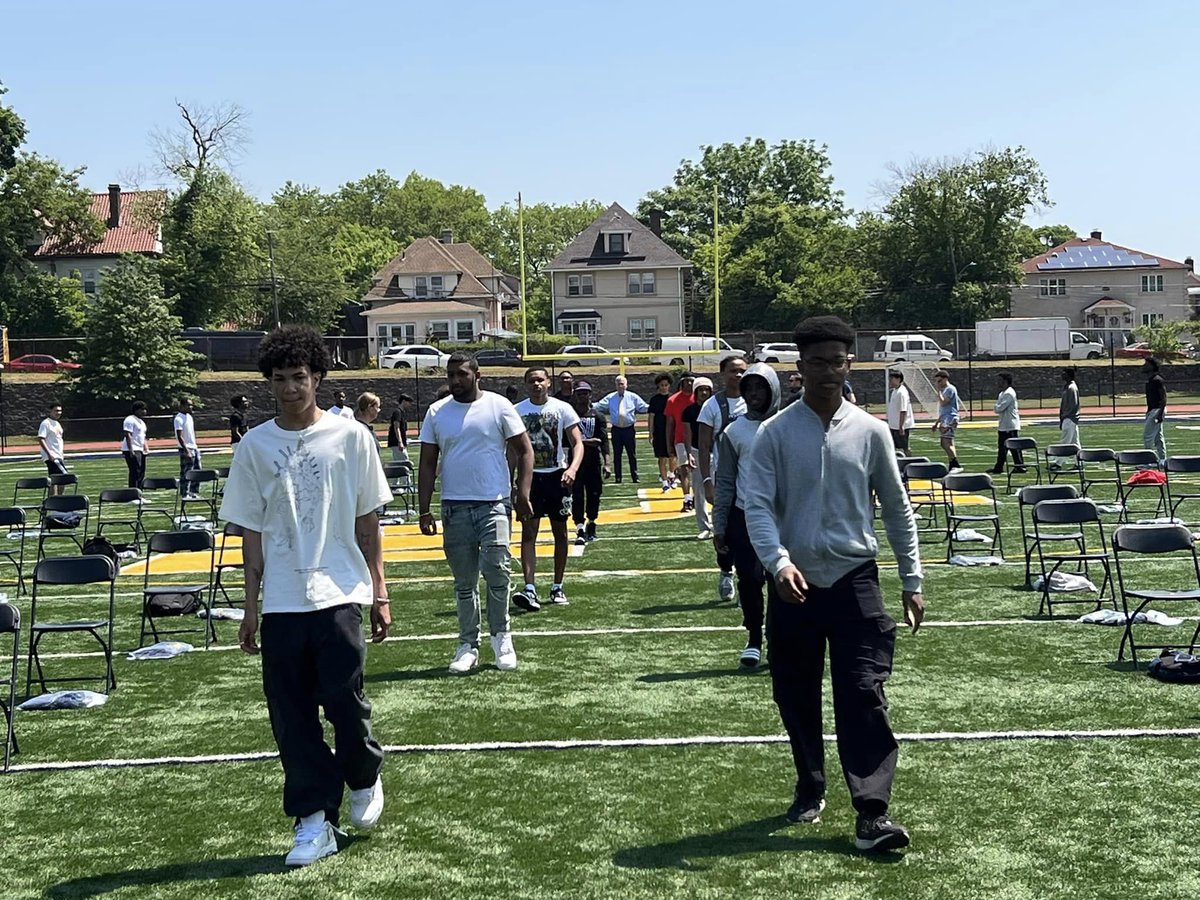 MountToday's tweet image. Couldn’t have asked for better weather for yesterday’s graduation rehearsal. Great job #Mounties!👏👏👏#AlmostTime #CountdownToGraduation #ClassOf2023 🎓