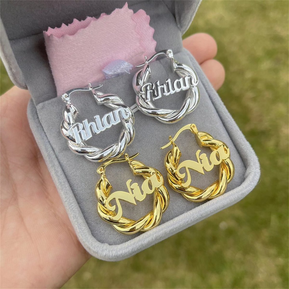 beautiful small earrings hoops
the size is 18mm, only $13 for one set🤩
it's a good choice for children💕
#earrings#kidsearring
#smallearrings #earringshoops #rosegoldearrings #g
#silverearrings #nameearrings #heartearrings #hiphopjewelry