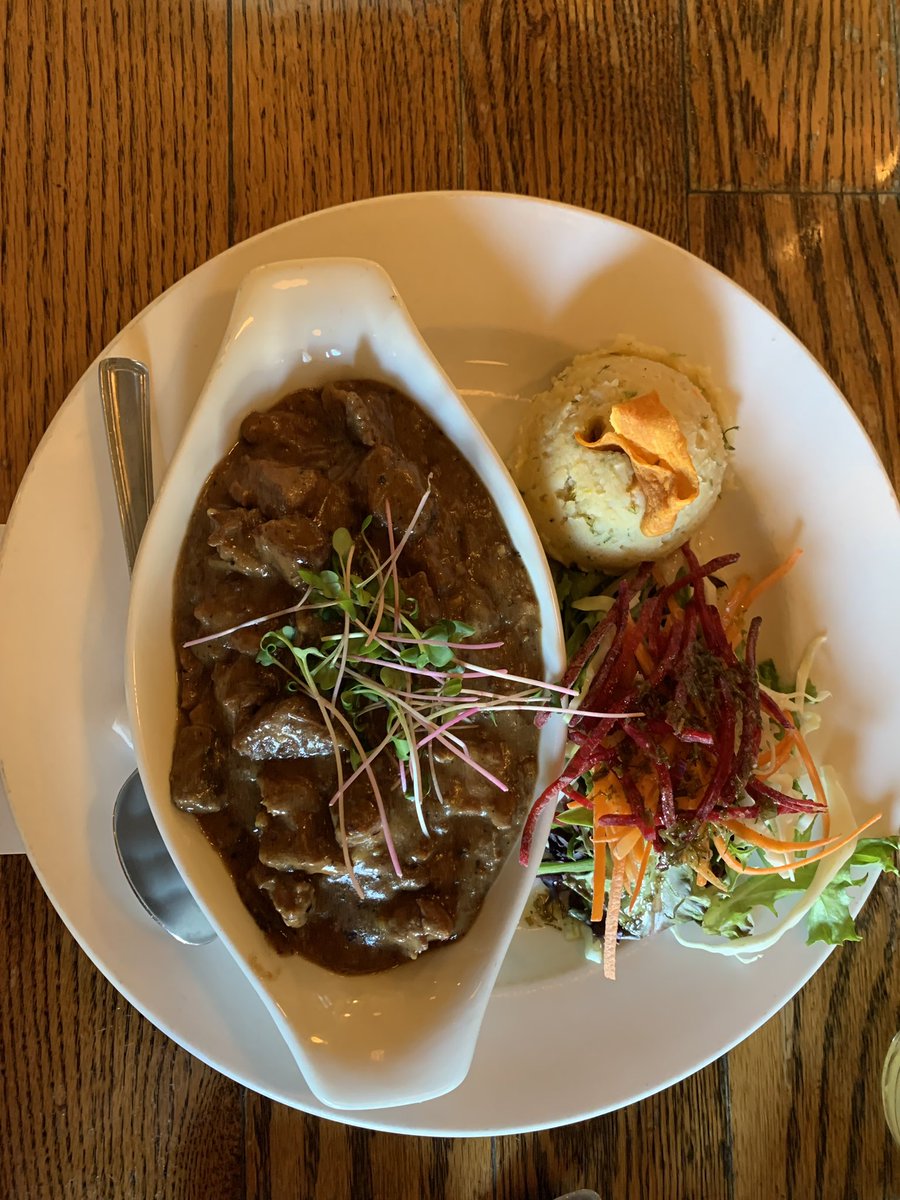 mmenaylor's tweet photo. My Grade 10/11/12 Core French class had an amazing experience at @StVeronus yesterday putting their French skills to use, ordering in French from a French menu! The food was delicious and the service was excellent! Merci beaucoup! #beingCOMMUNITY @StPeterCSS @PVNCCDSB https://t.co/rESwUHPfg9