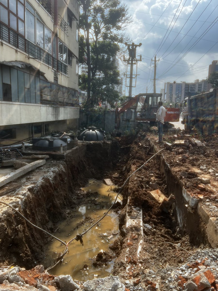 Ganapathi1971's tweet photo. Final leg of the parallel drain work towards flood mitigation on Sarjapur Road near wipro @KM_Somashekhar @MALimbavali @ArvindLBJP @BBMPCOMM @BbmpEast appreciate everyones effort. Thank you @KM_Somashekhar again for your continued support 🙏 https://t.co/4RgaX5VIo1