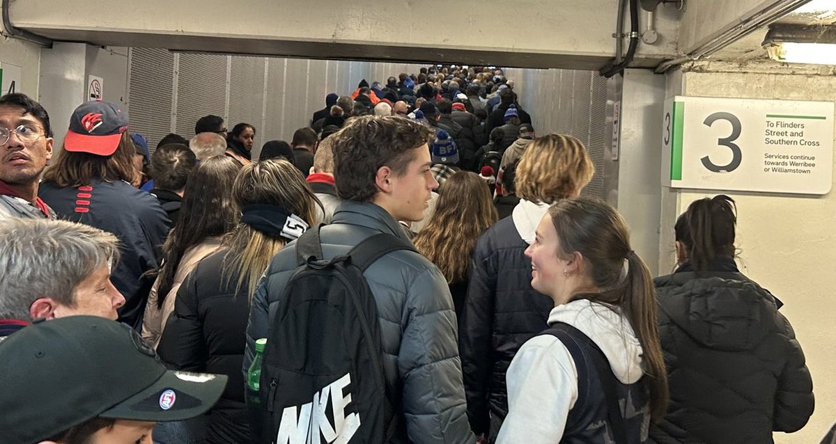 Sounds like passengers for the Sandringham, Pakenham, Cranbourne and Frankston lines were all funnelled onto one platform at Richmond.
And a shortage of buses waiting for them at Caulfield. Sigh.
#MetroTrains (Pic: @CrStuartJames)