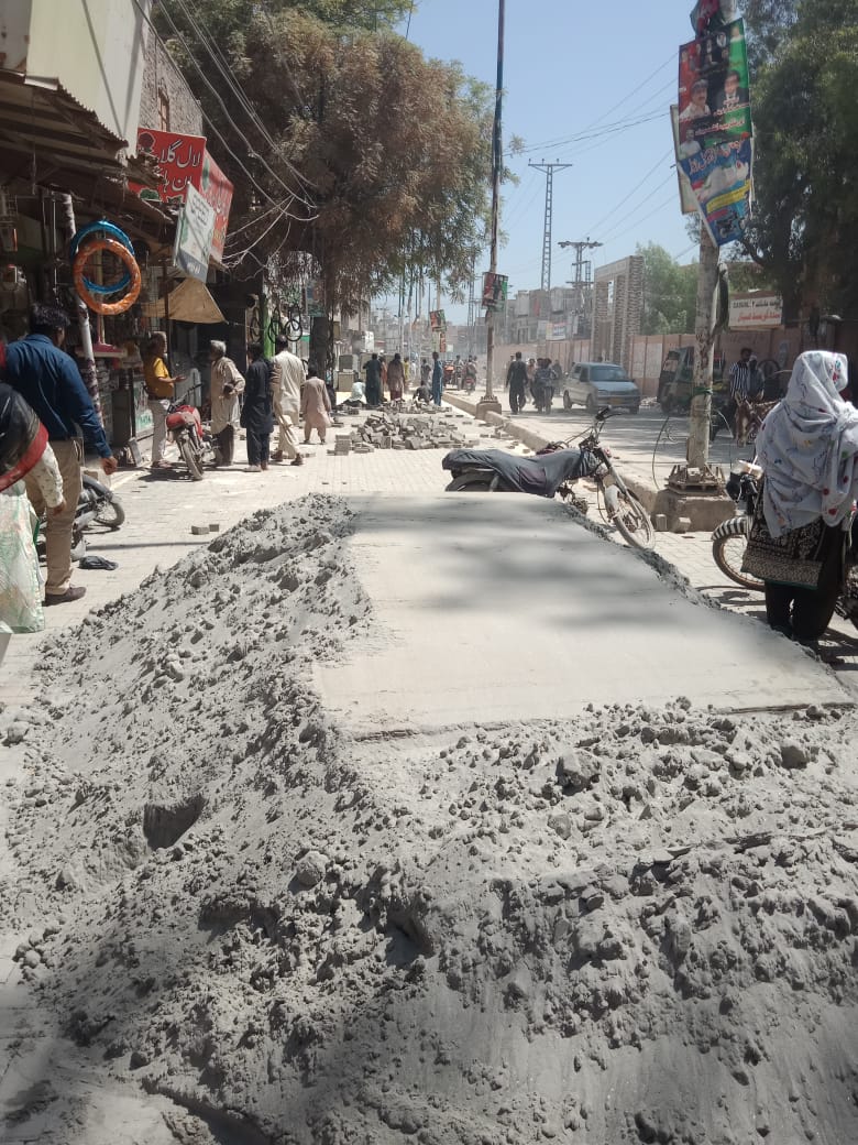 A team of #SEPA Hyderabad visited area from Liaquat Colony Bridge to New Sabzi Mandi, monitored ongoing uplift work and served notices to Municipal Commissioner and District Administrator on non-compliance of provincial #environmental law and related rules in subject work.