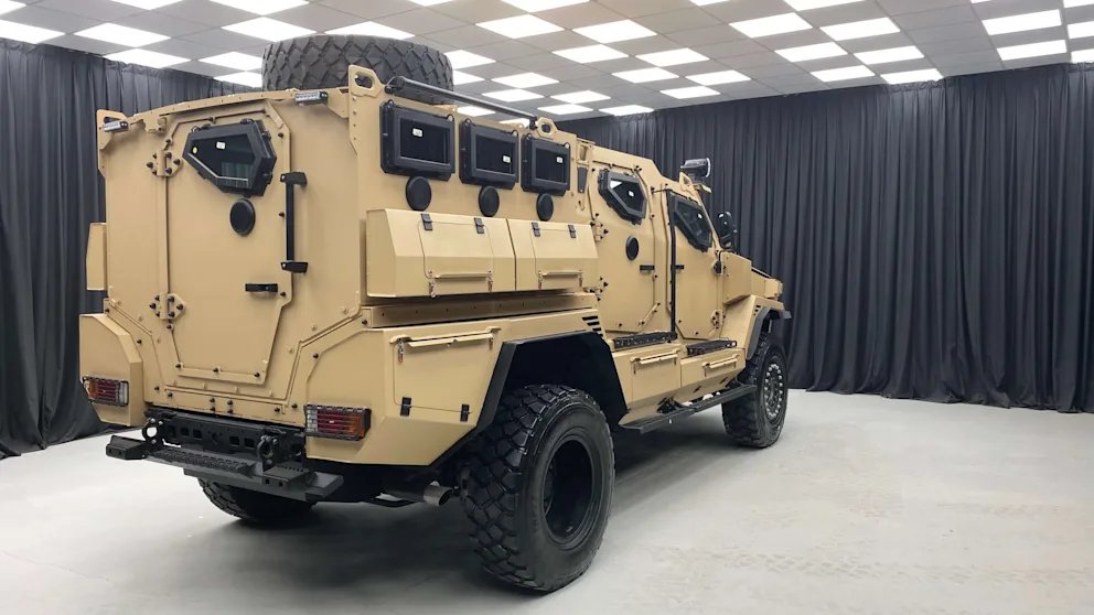 I have to correct my assumption (Retweet) that Germany is about to deliver Fuchs APCs. It still might happen, but the 66 APCs pledged in the most recent military aid are in fact 'FFG APCs'. Those vehicles will be brand new. 

They are German license products of the American 'BATT…