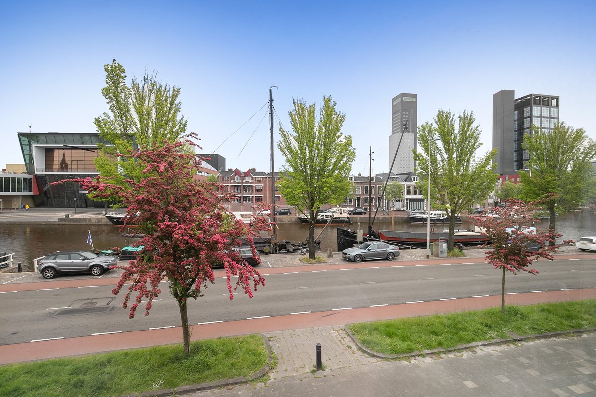 SchoonhovenBOG's tweet photo. [TE KOOP LEEUWARDEN] Grachtenpand met uitzicht over de Wester Stadsgracht. Ligging tegen het centrum van Leeuwarden én de mogelijkheid om het als kantoorpand te gebruiken, dan wel geheel als woonhuis of een combinatie hiervan.

Meer weten? https://t.co/vLmWhRkGAG https://t.co/G42Tf5VuP5