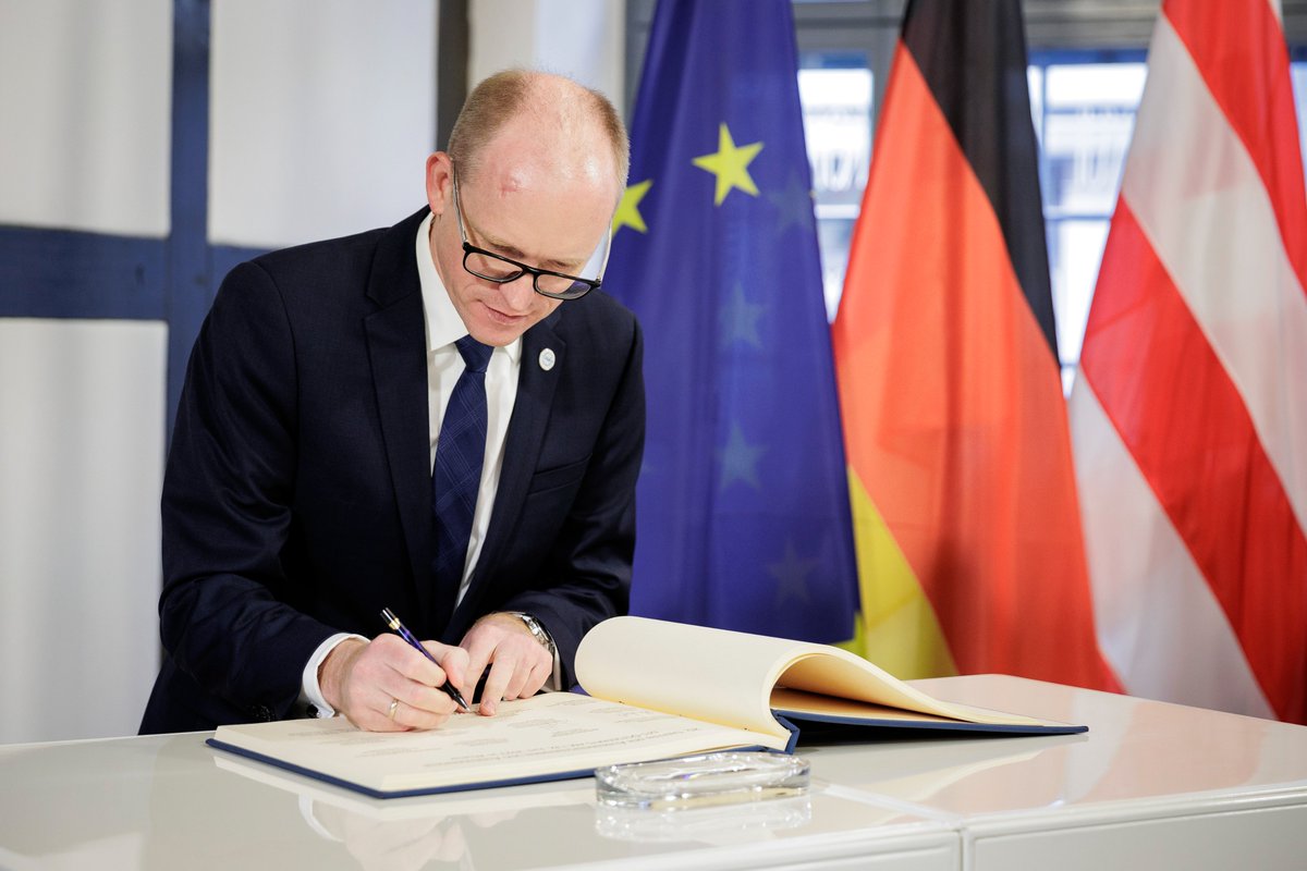 Latvian_MFA's tweet image. #CBSS is a valuable platform for political dialogue and practical cooperation. With common efforts with our close allies - 🇪🇪🇱🇹🇵🇱🇩🇪🇫🇮🇸🇪🇩🇰🇳🇴🇪🇺- we can make our region more safe, sustainable and prosperous.
@andrispelss 
➡️ mfa.gov.lv/en/article/sta…