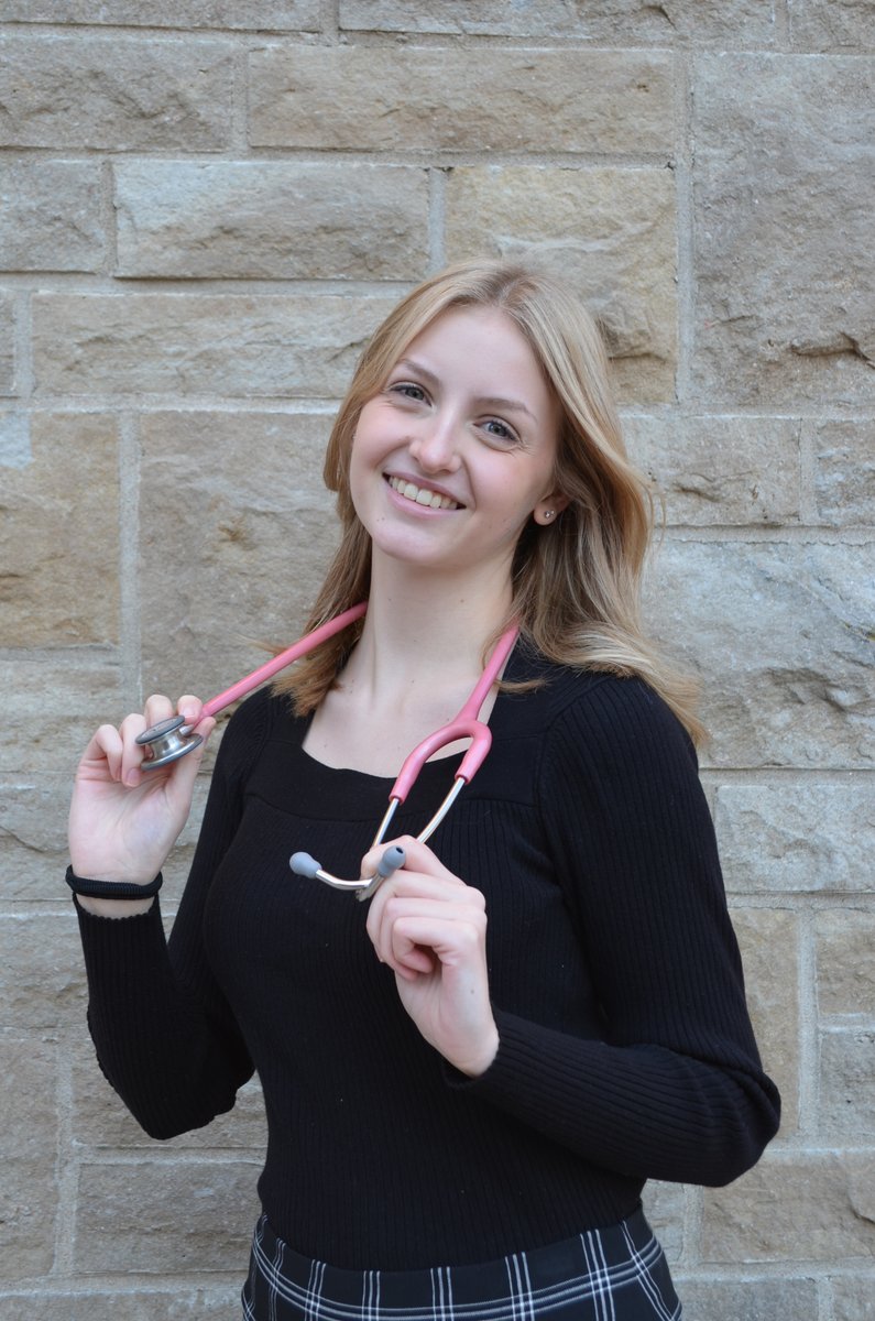 Today’s #FridayFeature is Hannah Barnes! Hannah is a 4th year #Nursing student at @queensu. She is delighted to be a #SWEPstudent and #ResearchAssistant working with @dmacdonaldrn and @JPGalica learning about #qualitativeresearch at @QueensuSON this summer. 1/3