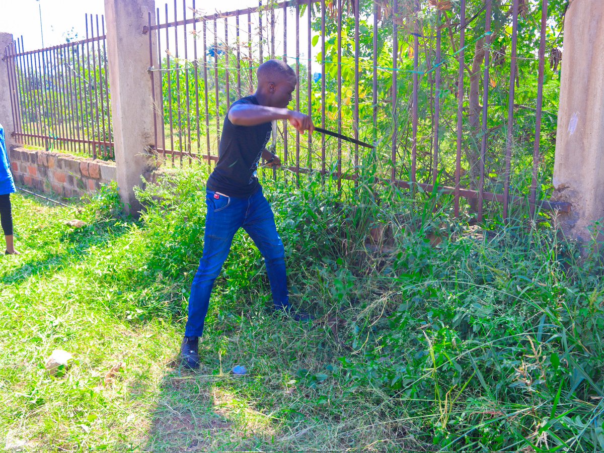 #PartnershipsThatWork
Today we joined members of Miya Ywech Association for a clean up of the Nyongo Botanical Park in readiness for the main event on 10th June along Kachok Corridor!
#KisumuGreeningInitiative
