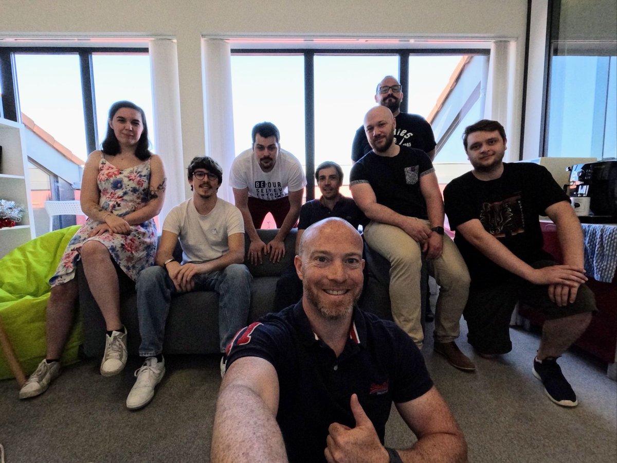 🏋🏼‍♂️ Matinée sportive chez Digiworks

Nous avons eu l’opportunité de participer à un atelier axé sur la santé au travail. Nous avons découvert des mouvements simples pour prévenir les douleurs liées à un travail sédentaire 💻