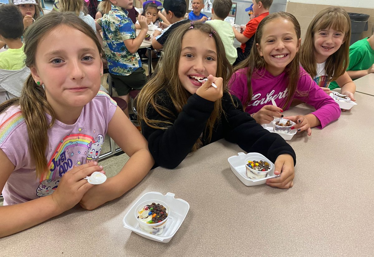 The Blue House, Mollitum, was announced as our 22-23 house champion for the year.  They celebrated the honor with an ice cream party along with bingo for prizes.