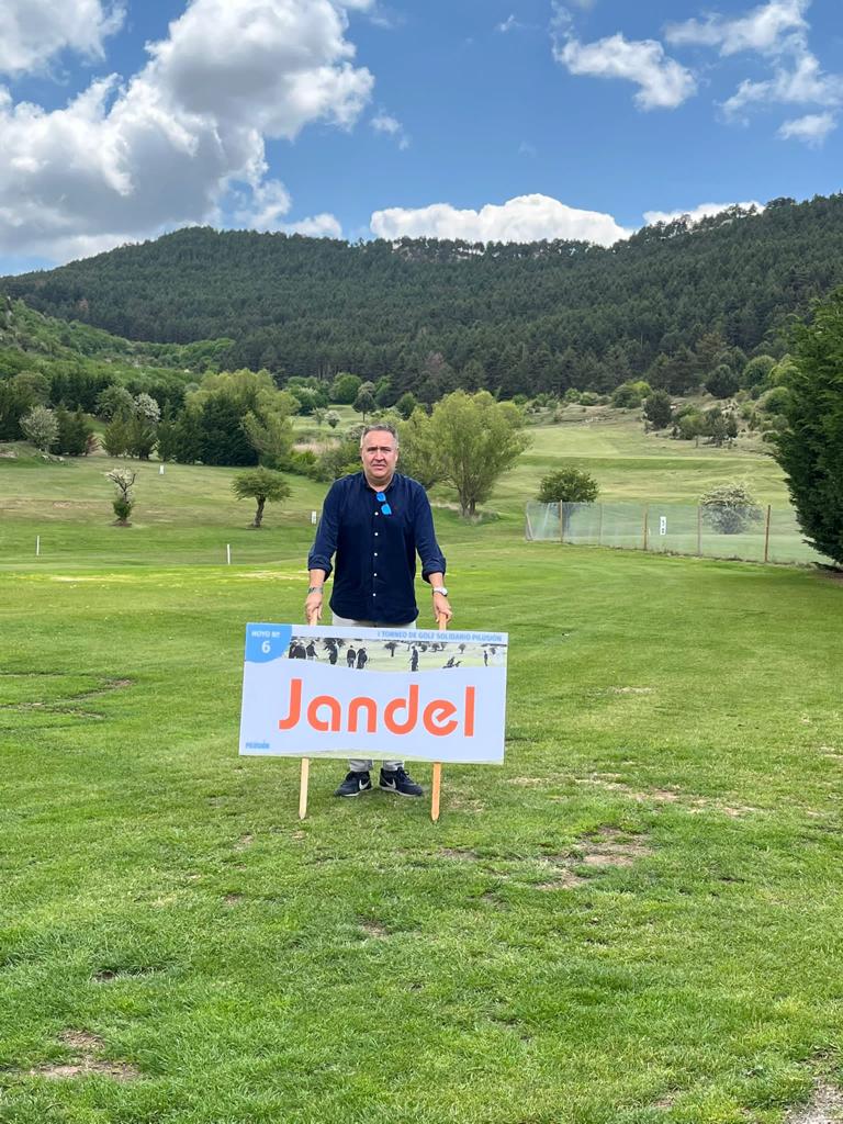 jandelmanivelas's tweet photo. ¡Jandel en el 1er Torneo de Golf Solidario Pilusion! ⛳️. Teruel. Es una iniciativa que engloba dos proyectos, uno destinado a la construcción de viviendas para acoger a enfermos y sus acompañantes con pocos recursos mientras reciben tratamiento en el Hospital La Fe de Valencia. https://t.co/ymLUhNz6cI