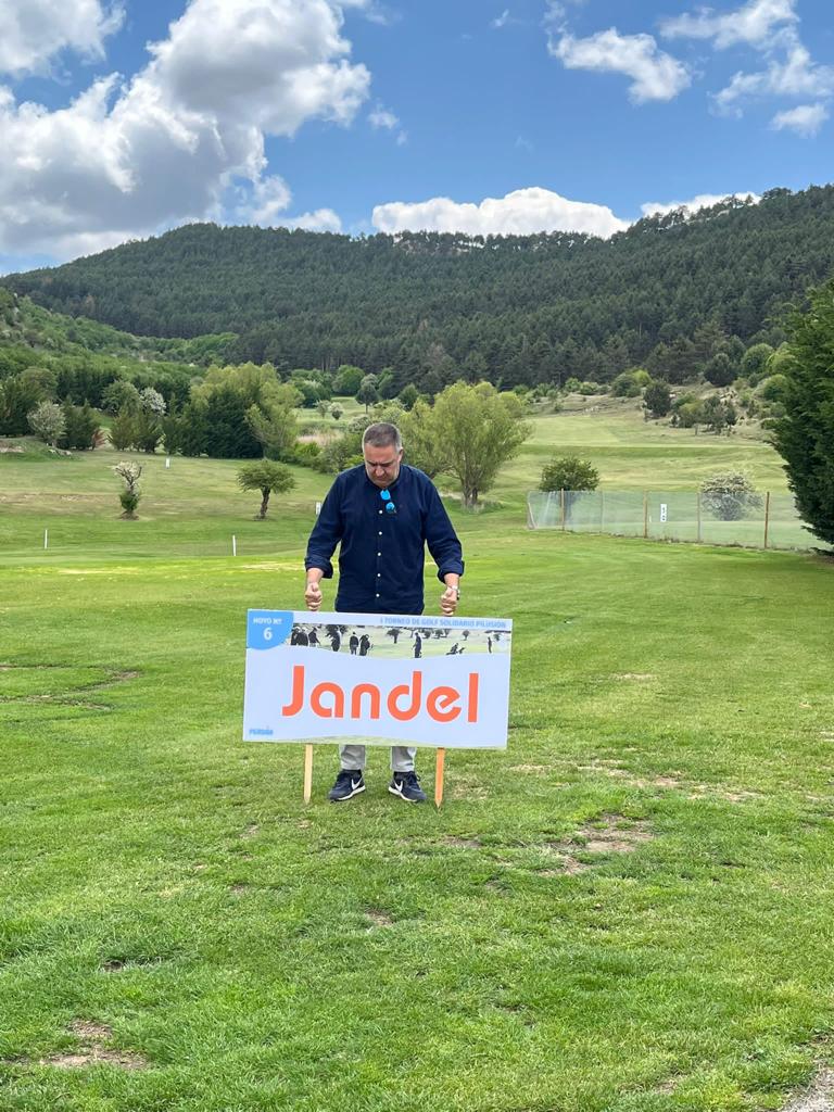 jandelmanivelas's tweet photo. ¡Jandel en el 1er Torneo de Golf Solidario Pilusion! ⛳️. Teruel. Es una iniciativa que engloba dos proyectos, uno destinado a la construcción de viviendas para acoger a enfermos y sus acompañantes con pocos recursos mientras reciben tratamiento en el Hospital La Fe de Valencia. https://t.co/ymLUhNz6cI