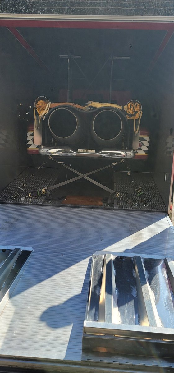 josephcup18's tweet photo. New job at the Professional truck Washing In the trailer they had World's fastest truck 2 boasters. Jet engines
#LiveFromOHIO #LoveFromTexas https://t.co/sb3tiz1qaH
