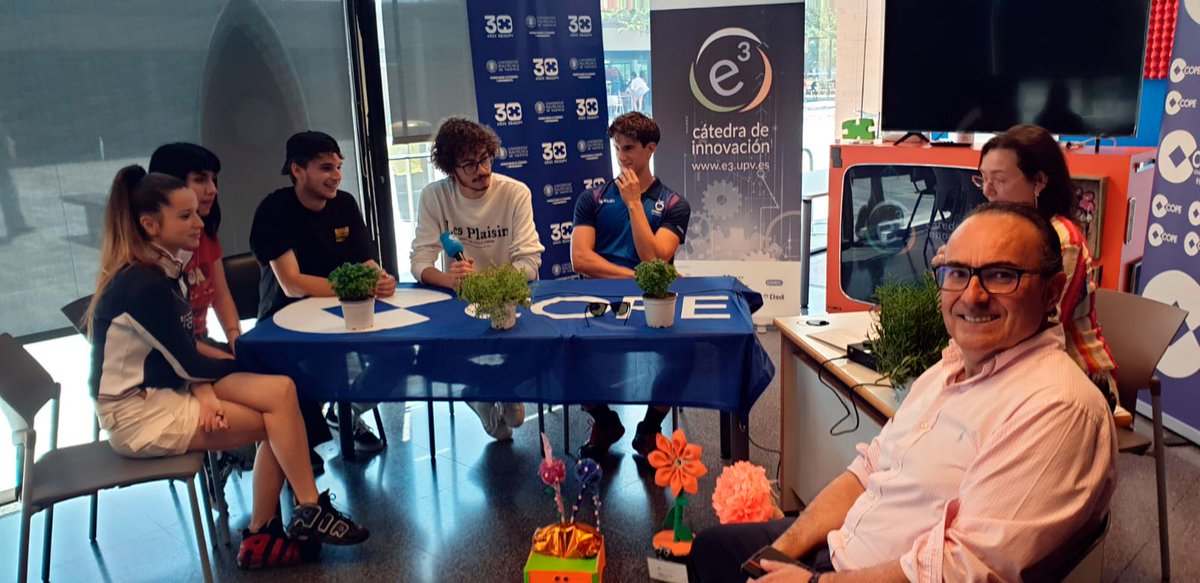 Desde <a href="/CampusJump/">Cátedra Innovación</a> de la <a href="/UPVCampusGandia/">Campus de Gandia | UPV</a>, fomentamos el talento joven y apoyamos el trabajo de nuestros emprendedores.

En programa de la <a href="/OndaNaranjaCope/">Onda Naranja Cope</a>, se presentaron este 1 de junio los chicos de CAU "Polifacetics", y empresas como #EmeÁ Mengual, #TaronjaTICs y <a href="/Toda_Media/">Agencia Toda Media</a>.