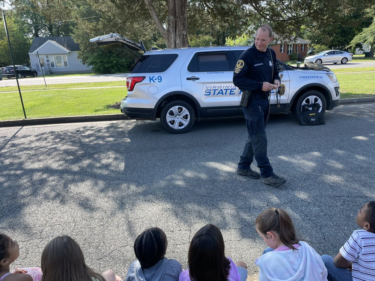 Way to go, Sandston Elementary School! Students were engaged and having fun at Career Day this morning. #plantingcareerseeds @HenricoCTE @HenricoSchools @HCPSCounselors @MacBeaton2 @beverlycocke1