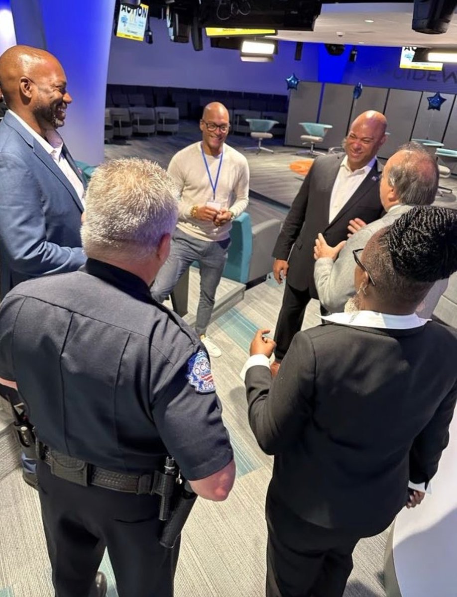 Dedication2Comm's tweet image. We are excited to announce the launch of our partnership with the @OrlandoMagic! Over the course of 2 days @_GWInnovation Center, with our newest partner, we participated in a panel with @FLBlue of Central Florida, several law enforcement agencies, and community leaders.