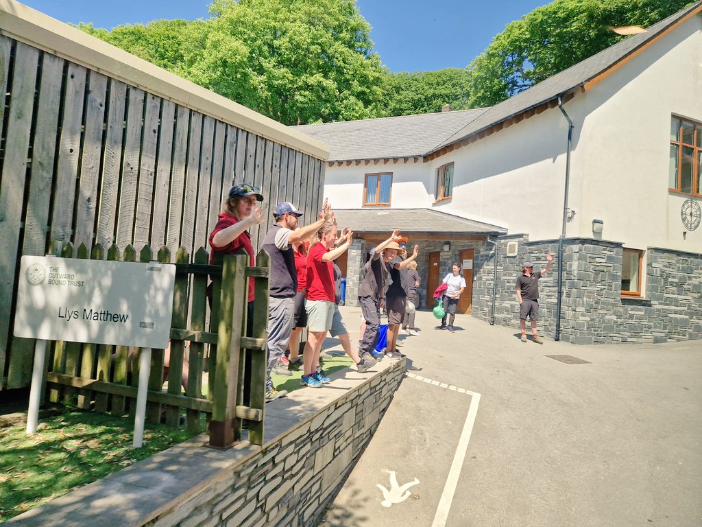 All three buses have departed Aberdovey on our journey back. @PeeblesHigh Our thanks to the incredible staff at @AberdoveyCentre @OutwardBoundUK for looking after all of us all week. Updates to follow.