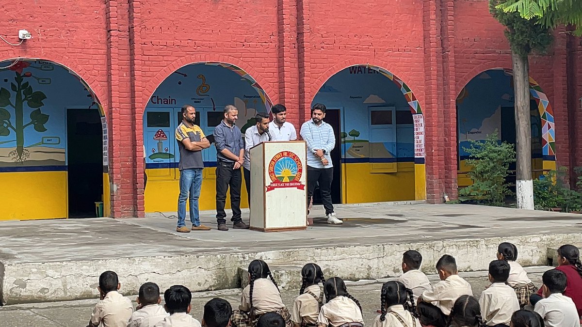 #Ekam_Sanatan_Bharat youth wing(j&k)got an opportunity to adress the students of hr sec school(marh) and S S K school (nagbani)
#Youth wing made them aware about dangerous problem-drug abuse,love jihad,demographic invasion urged them to stick with sanatan values
@AnkurSharma_Adv