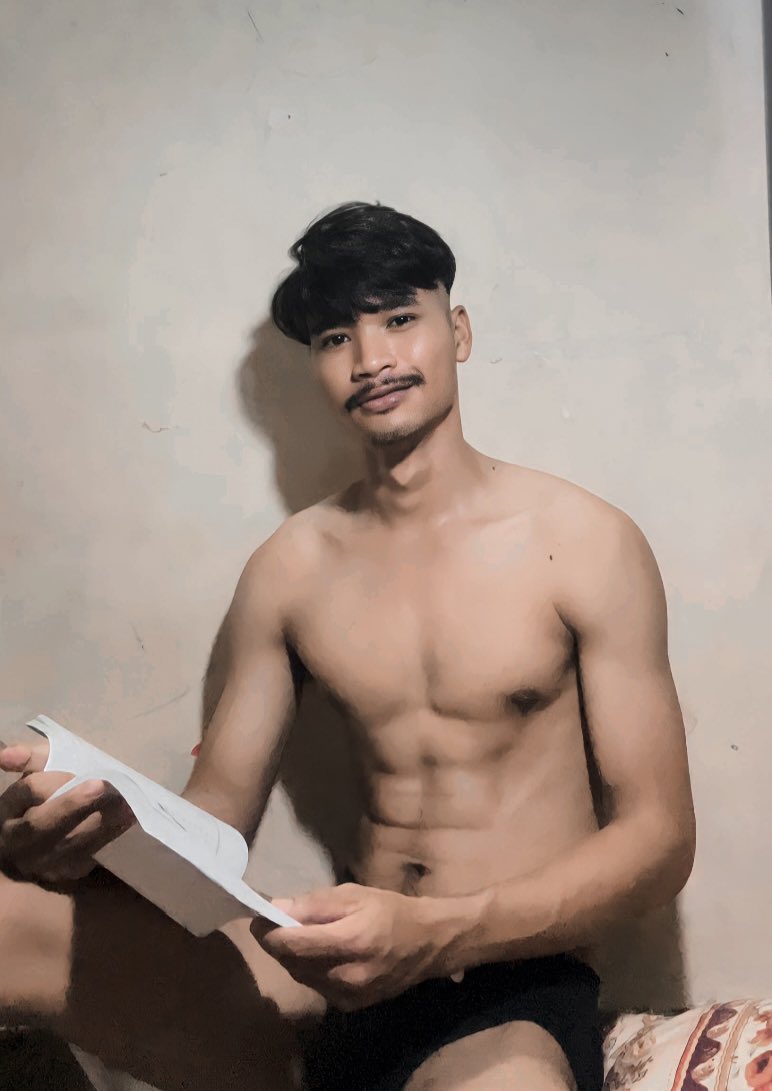 Men uxlab yotgan ayolning ogziga keldim