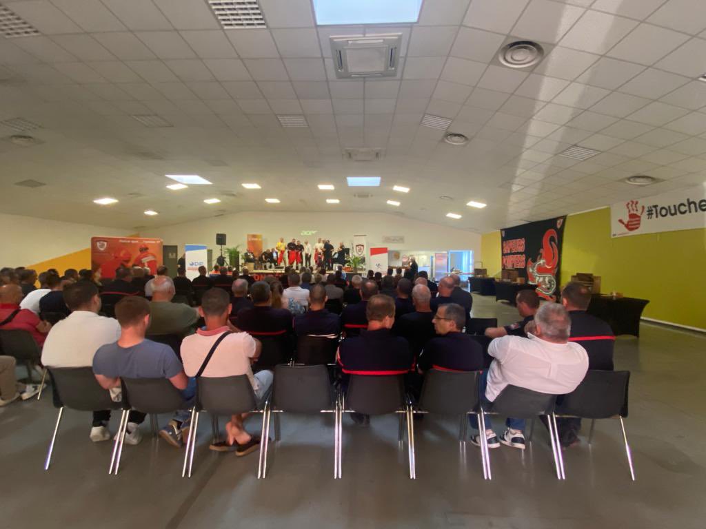 phlottiaux's tweet photo. J’avais le plaisir d’assister à l’Assemblée générale de L’Union Départementale des Sapeurs-Pompiers du Var, dont j’ai pu apprécier l’étendue des actions. Bravo au Président JL Decitre et à son équipe. Et bien sûr un grand hommage à tous nos sapeurs-pompiers. #udspvar https://t.co/xC8xkDTrPV