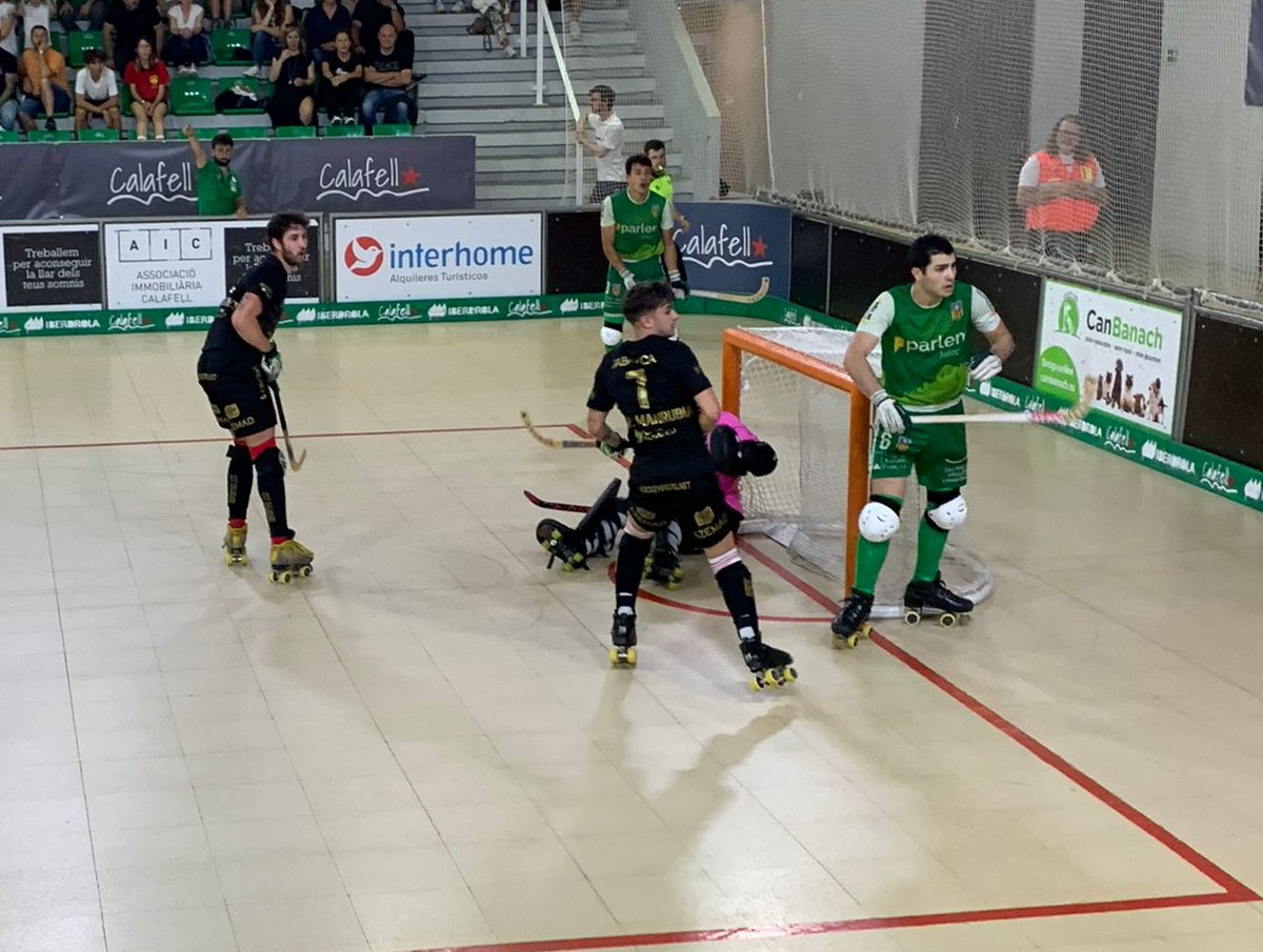 🏑 @okliga_oficial 3r partit play-off semifinal. Minut 20, tot igual @cpcalafell 0 @HockeyClubLiceo 0