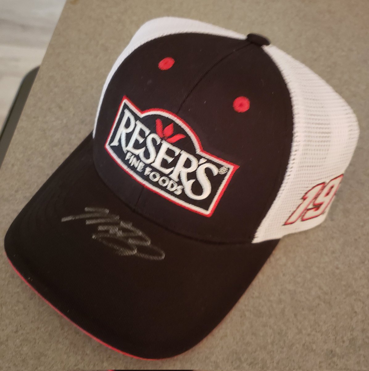 Thanks to @Resers @JoeGibbsRacing and especially to @MartinTruex_Jr for taking the time to autograph the hat