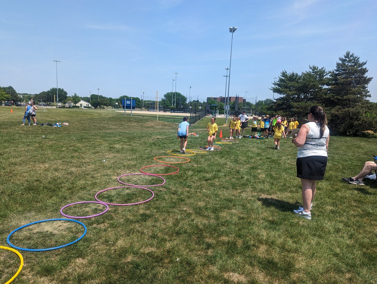 Mrs. Holm tweet media