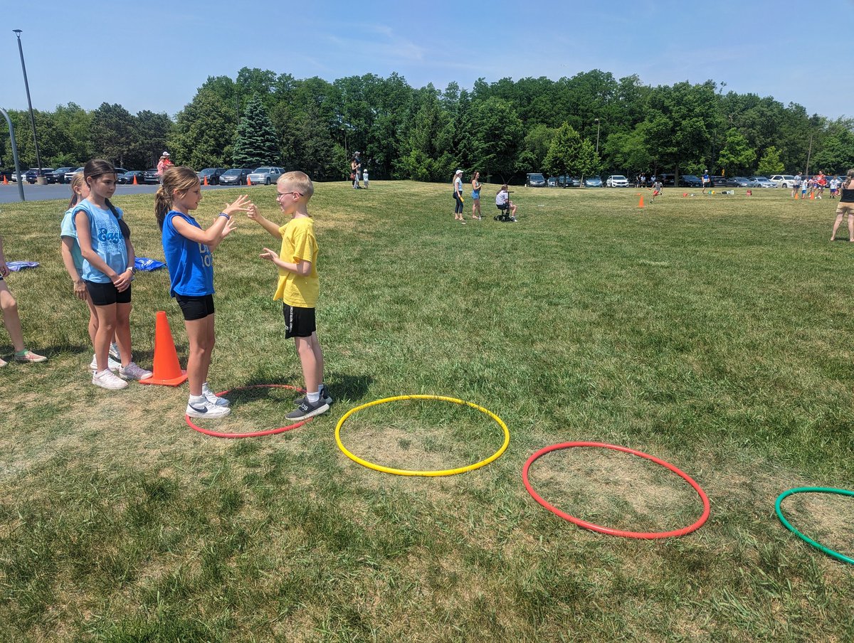 Mrs. Holm tweet media