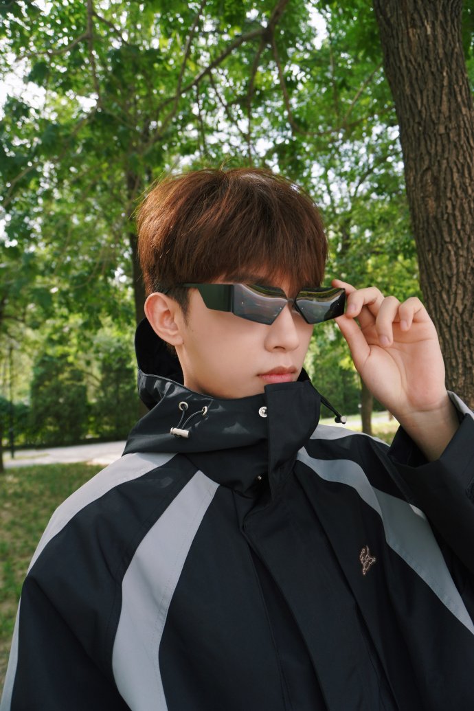 CdramaL's tweet image. 「📸 | #SimonChen compartilhou novas fotos