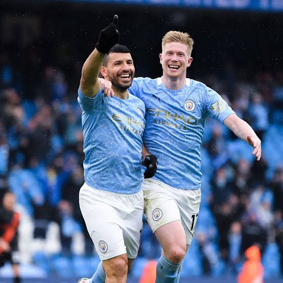 Kevin De Bruyne on playing with Sergio Aguero 🗣️:

'He's probably the best all-round striker I've played with. Just everything; He had speed, power, could go deep, could come short, could shoot with left and right foot, headers. He was unbelievable.'

Sergio Aguero 💙
#GetSporty