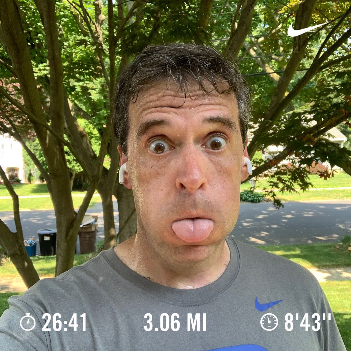 dmv1332's tweet image. Ran 3.06 miles with Nike⁠ Run Club was not ready for the lawn mowed run double header in this heat! #weekendwarrior #lawnmowed #fridayrun #juryduty #teamrandibandanas #randibandanas