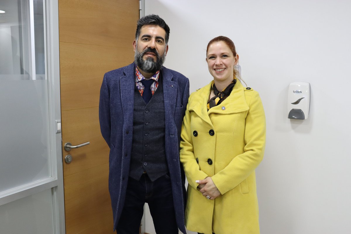 Consejera <a href="/Marielaandreafm/">Mariela Fincheira Massardo 🇨🇱</a> y director <a href="/moyadiaz1980/">Emilio Moya Díaz</a>  se reúnen para revisar informes de opinión regional.
La consejera accedió a Radiografía Regional en temáticas de seguridad, gobernabilidad, percepción de confianza, democracia y otros
Más en info en politicaspublicas.uct.cl
