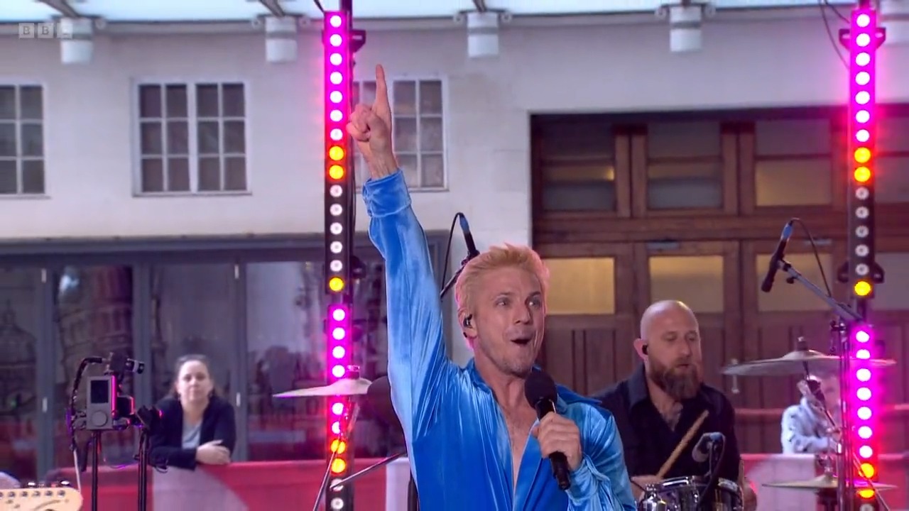 BBC The One Show on Twitter "🕺 JakeShears is getting us up and