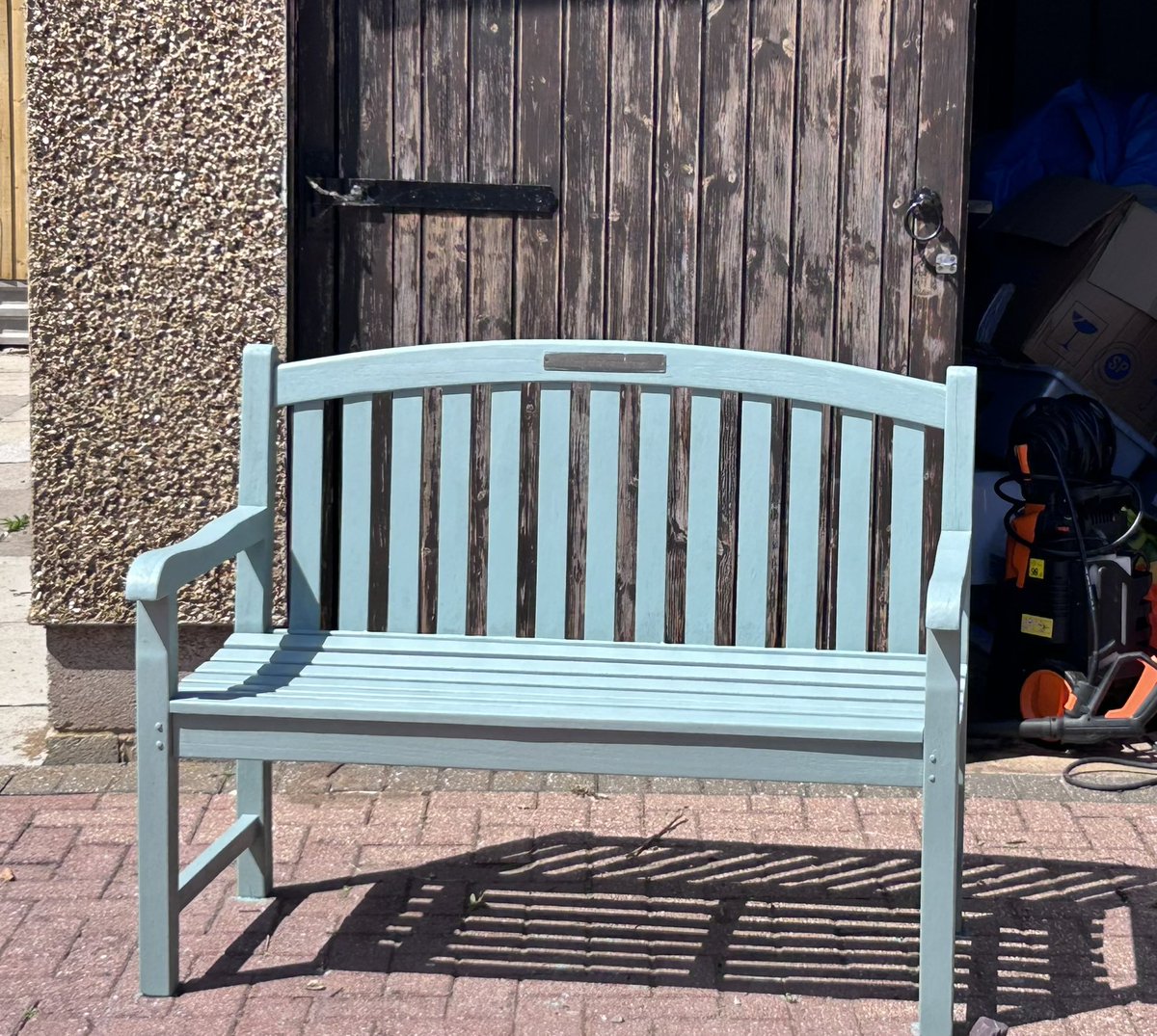 KirstyLiddiard1's tweet photo. Spent my day off painting the memorial bench - plaque reads ‘It’s a happy life and someone is missing’ #Babyloss #MultipleMiscarriage #MotherhoodAfterLoss https://t.co/fNnCaUBbvV