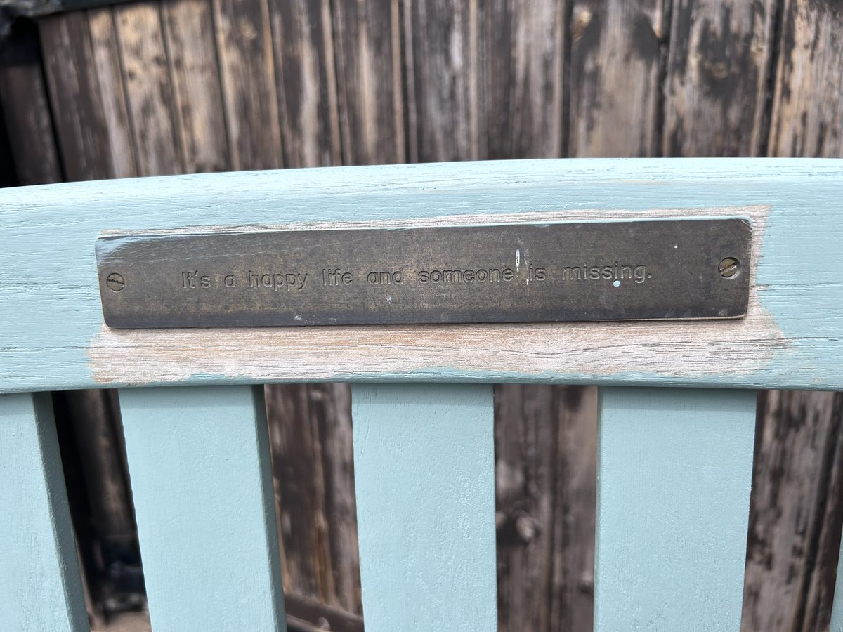 KirstyLiddiard1's tweet photo. Spent my day off painting the memorial bench - plaque reads ‘It’s a happy life and someone is missing’ #Babyloss #MultipleMiscarriage #MotherhoodAfterLoss https://t.co/fNnCaUBbvV