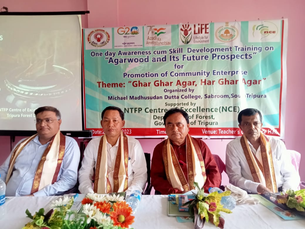 NtfpOf's tweet photo. One day awareness on Agarwood was organized by @NtfpOf  at Michael Madhusudan Dutta College of Sabroom, South Tripura.
@ForestTripura 
#GharGharAgarHarGharAgar https://t.co/8PYXtonlvA