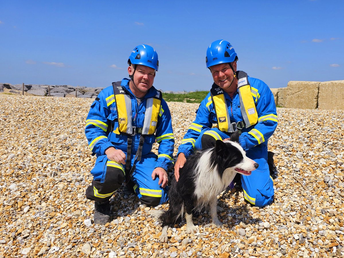 📟 BEEP, BEEP, BEEP 📟
CALLOUT - 28/2023

02/06/23 13:34

Team paged to reports of a dog trapped in the rock armour, after falling between the rocks, on the sea front at the end of Seal Bay Resort, Selsey.

READ THE FULL STORY HERE...
m.facebook.com/story.php?stor…