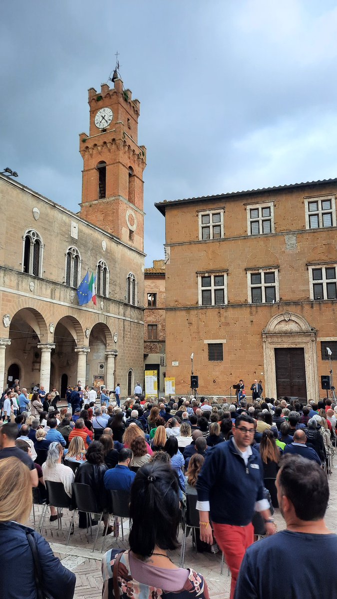 Emporio Letterario di Pienza con Umberto Gslimberti #umbertogalimberti <a href="/CaffeinaCultura/">Caffeina</a> <a href="/feltrinellied/">Feltrinelli Editore</a>