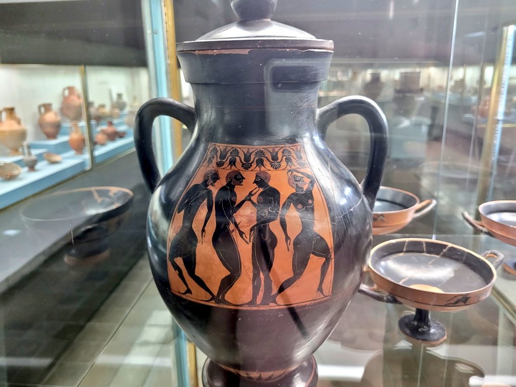 TinaHartmann5's tweet photo. Cyprus Museum Nikosia zeigt, was in Athen eher versteckt wird: ein älterer Mann nähert sich einem 'bartlosen' Jüngling in eindeutiger Absicht. https://t.co/K4nhSeX7Jw