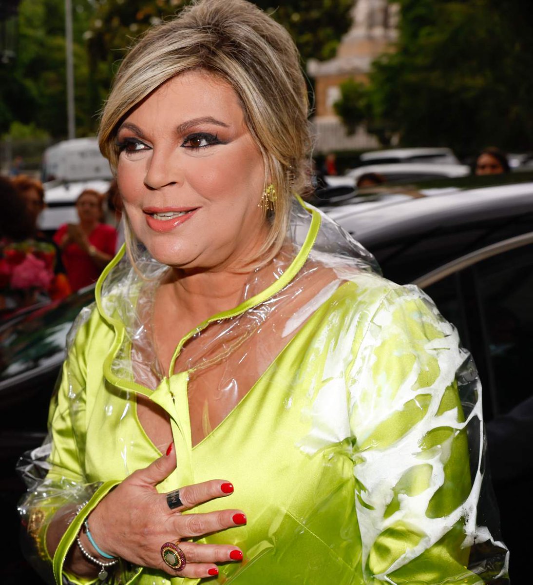 javibujidos's tweet photo. Tiene que ser una broma el vestido de Terelu Campos en la boda de Kiko Matamoros y Marta López Álamo https://t.co/RO9W1aPKrr