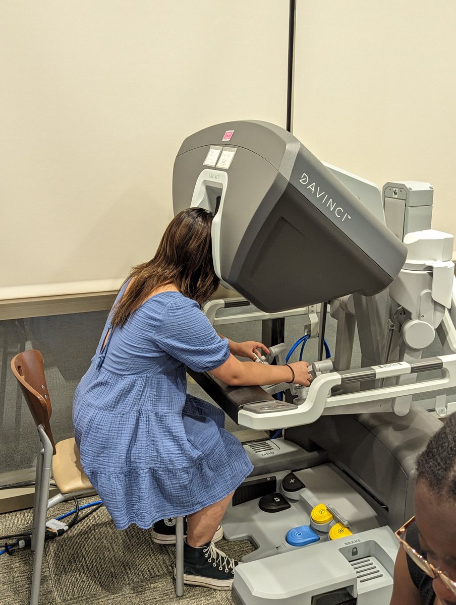 Rklick14's tweet photo. So grateful to @SFRMCShakopee for the opportunity to have MI students learn about the @IntuitiveSurg Davinci robot and try it out! @PLTWorg @ShakopeeSchools @SHS_HealthSci @SHSAcademies #authentic https://t.co/coKoWWoQzl