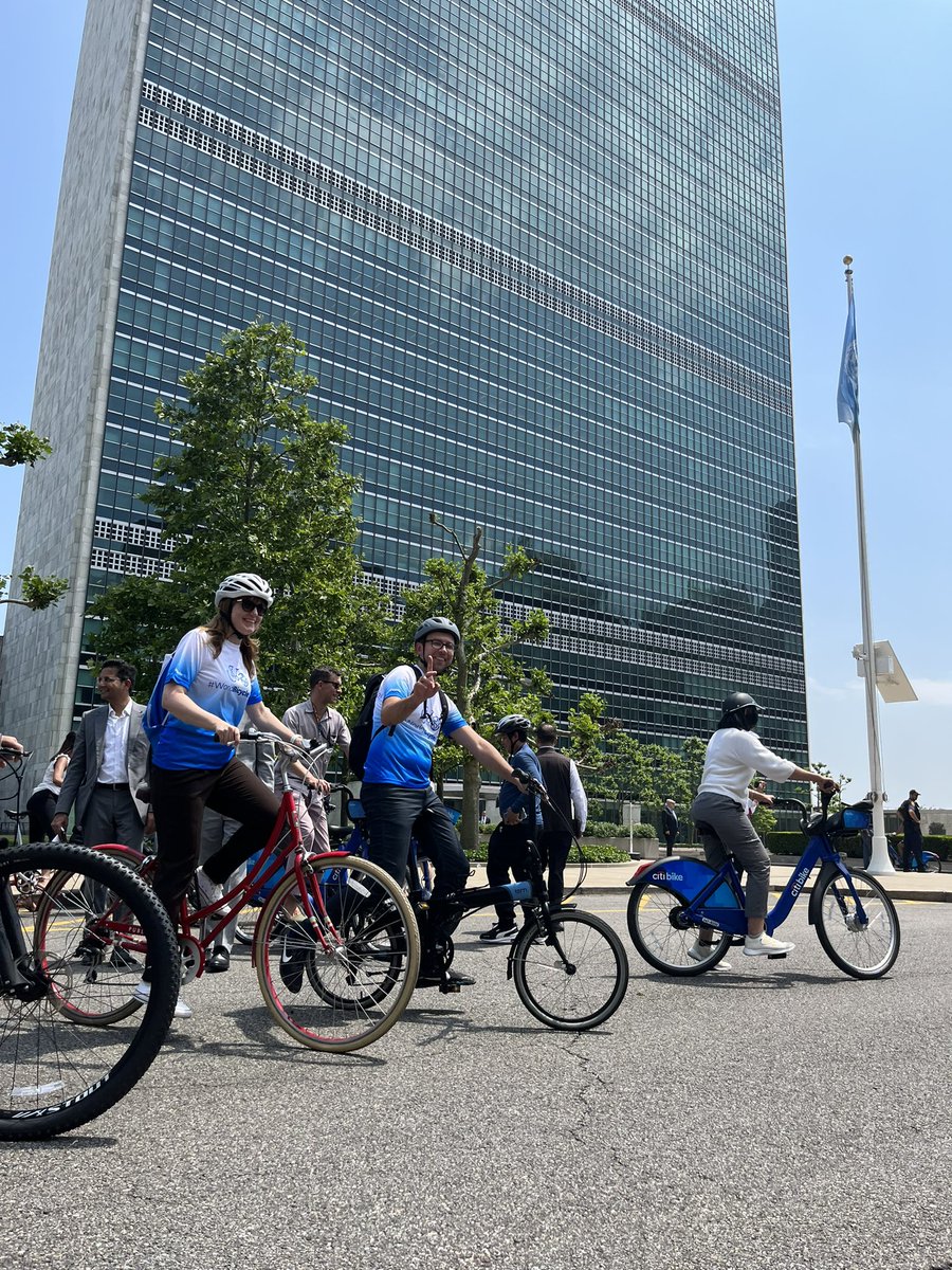 PLinUN's tweet photo. #WorldBicycleDay kicked off in the @UN, New York! 🇺🇳

🚴‍♂️promoting bicycles as healthy, green and economical means of transportation
🚴bicycles made of recycled glass designed by 🇵🇱 artists
🚴‍♀️bicycle ride with @UN_PGA, @MelissaFleming and diplomats

Thank you all for joining! https://t.co/WOZab60lWB