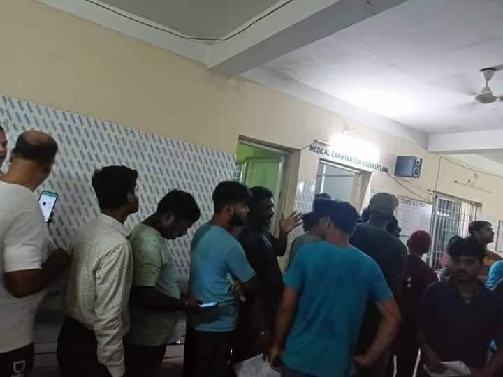Time is 11.30 PM. 

People are in queue to Donate Blood for #TrainAccident victims happened at Balasore, Odisha. 

More than 300 passengers being injured admitted at different hospitals.

Gesture of humanity. Thank you Odisha.
#CoromandelExpress