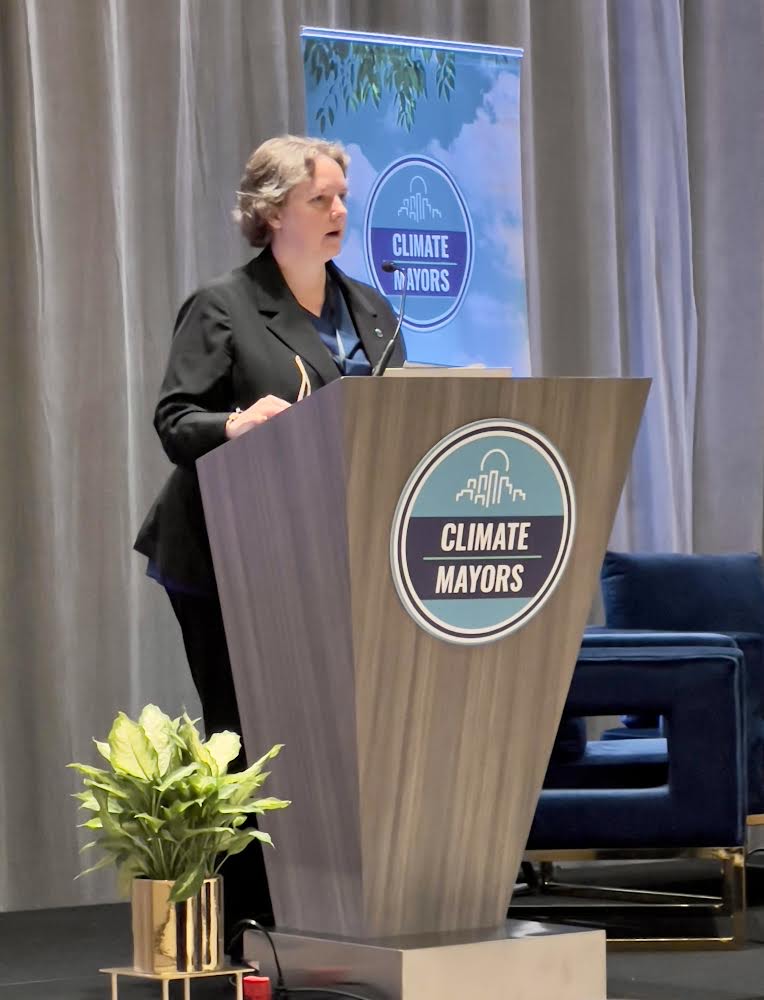 ClimateMayors's tweet image. At yesterday’s #ClimateMayors Leadership Forum, our fearless leaders @KateMeisWright and @MayorOfMadison took center stage to kick off the event filled with mayor-to-mayor learning and climate action innovation! 🏙️